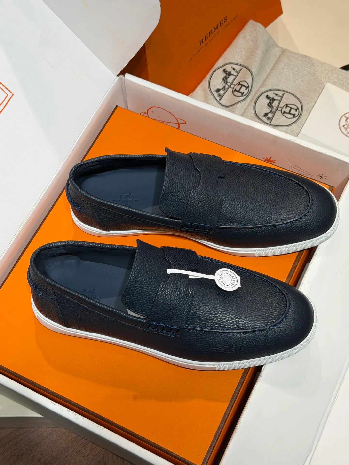 【HERMES】Top P:800💰-Size: 39-44 (38.45. Customized) H Home Freesstyle Men's Loafers Calfskin and Epsom Heritage calfskin high-top sports shoes, the soles are decorated with saddle stud buckle patterns, creating a modern urban style. Imported cowhide + cowhide lining + customized TPU outsole.